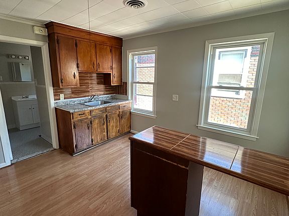 4th image of 163 Rosette St #B