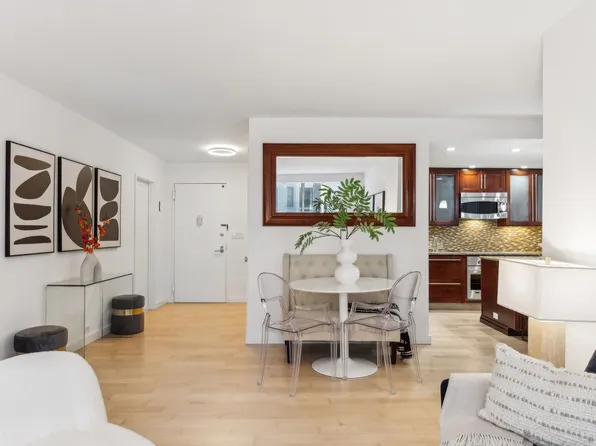 61 West 62nd Street 8CB image 3 of 18