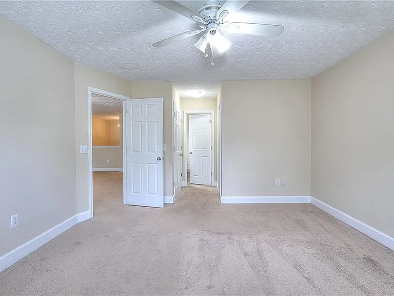 453 Tara Commons Cir — Photo 7