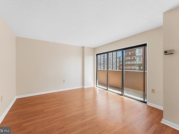 2nd image of 1301 N Courthouse Rd APT 1216