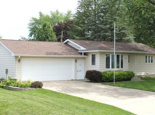 410 Parkhaven Dr, Waterloo, IA 50701