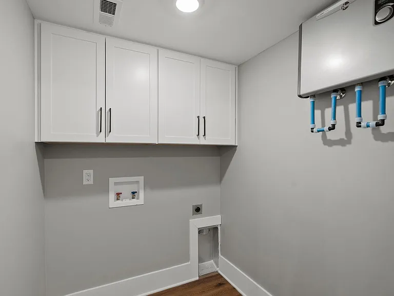 556 N Locust St #111 — Photo 16
