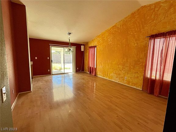 5th image of 31 Warm Glen Ave