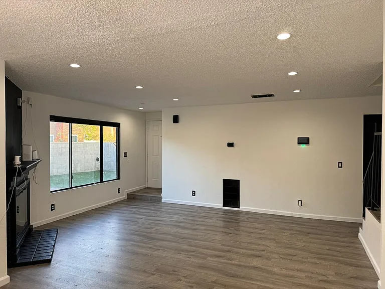 44060 Palm Ln — Photo 3