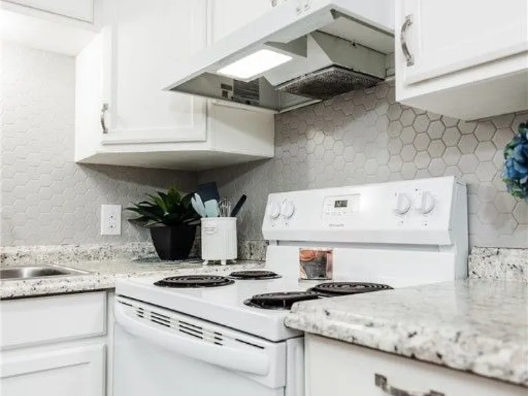 304 Palmwood Dr #D — Photo 6