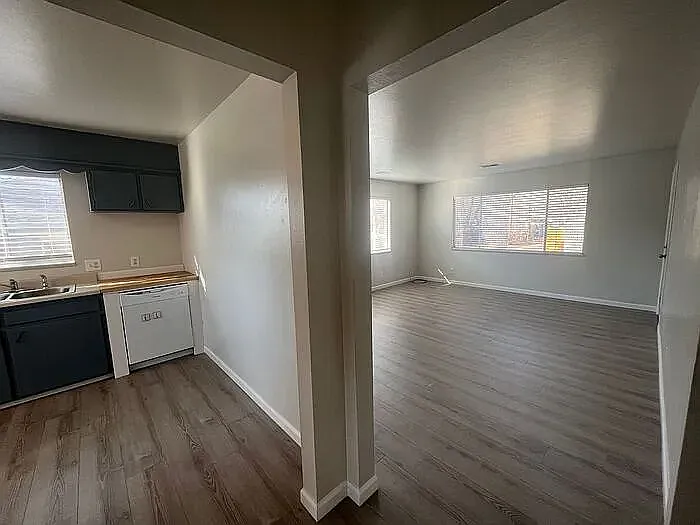 1712 Peterson St — Photo 9