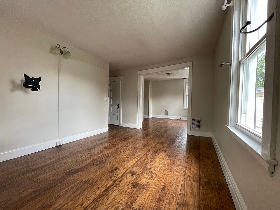 1st image of 710 Dellwood St #2