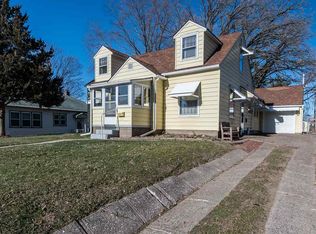 1338 W High St, Davenport, IA 52804