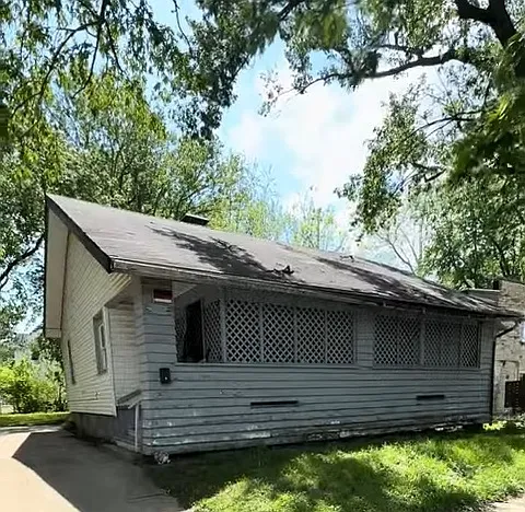927 W North St Photo 1