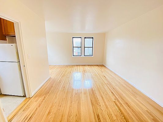 2nd image of 955 Sheridan Ave APT 4D