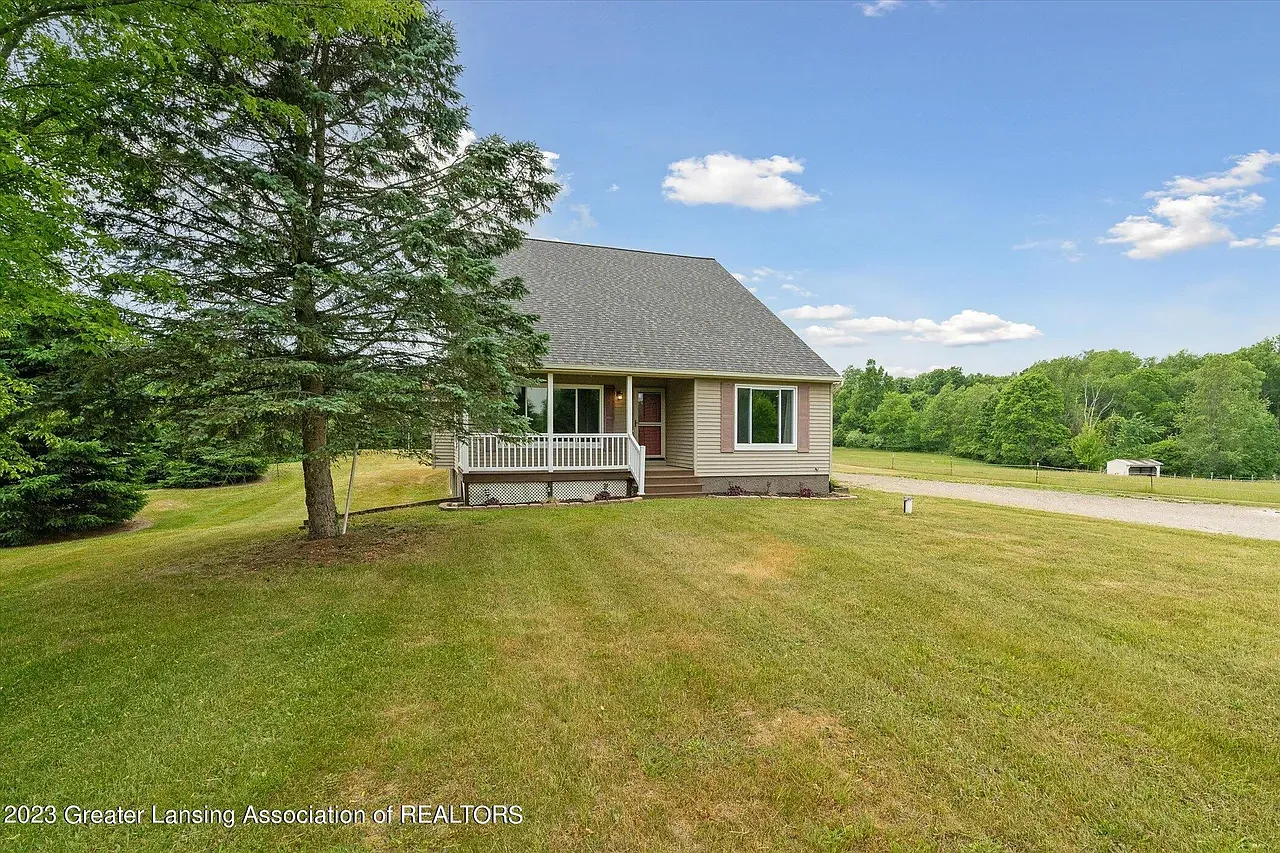 3 bed, 2.5 bath, 2325 sqft, $2,695 — Photo 1