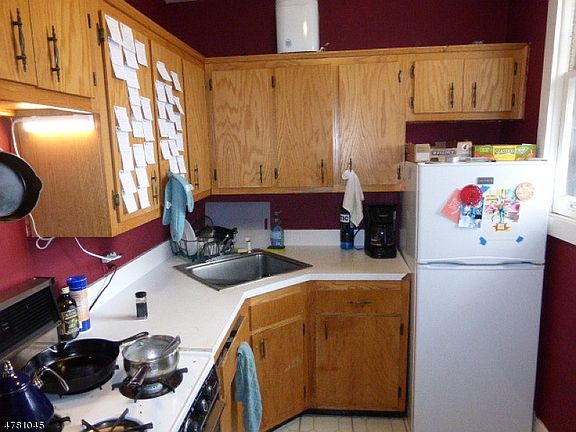 5th image of 195 Lorraine Ave APT 4