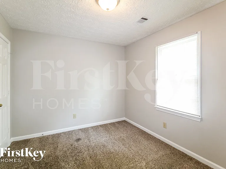 1845 Rockside Ln — Photo 10