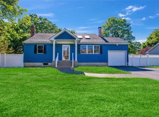 34 Marion St, Nesconset, NY 11767