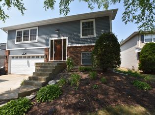 349 Pearson Cir, Naperville, IL 60563