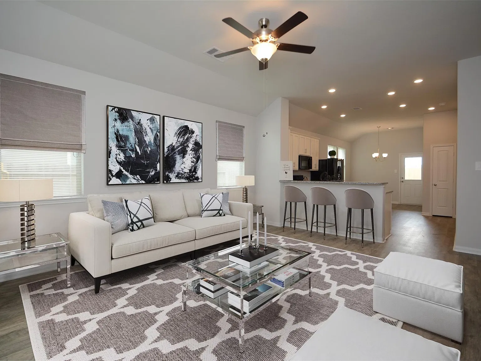3 bed, 2.0 bath, 1390 sqft, $1,700 — Photo 1