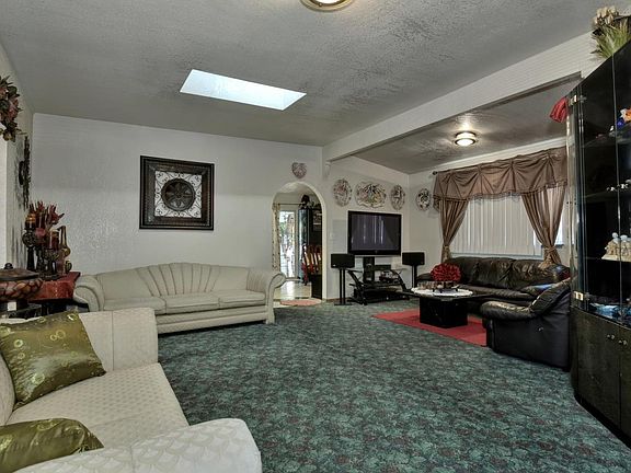 4th image of 830 N 11th St