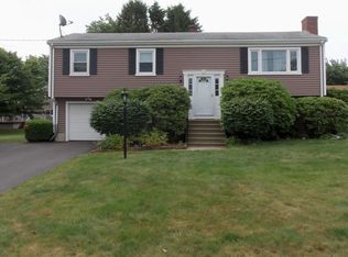 13 Weetamoe Ln, Portsmouth, RI 02871