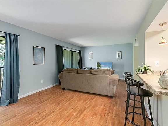 3rd image of 12 Veronese Ct