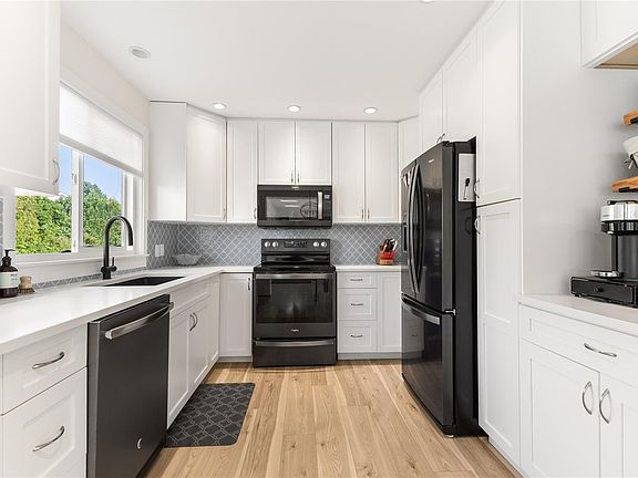 3rd image of 604 Galerno Rd