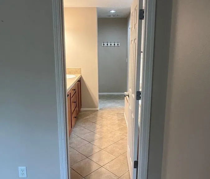 1008 SE Bacarra St — Photo 24