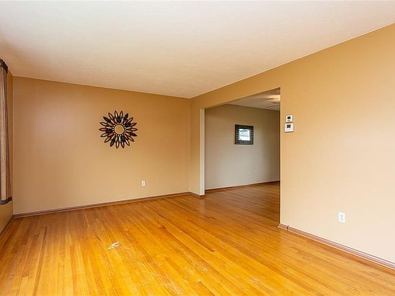 3rd image of 3317 King Richard Dr