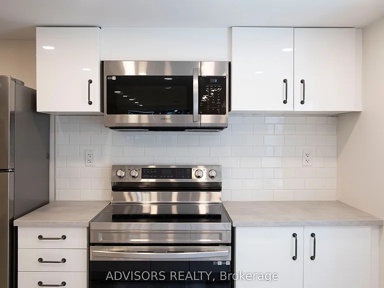 310 W 2nd St #2 — Photo 5