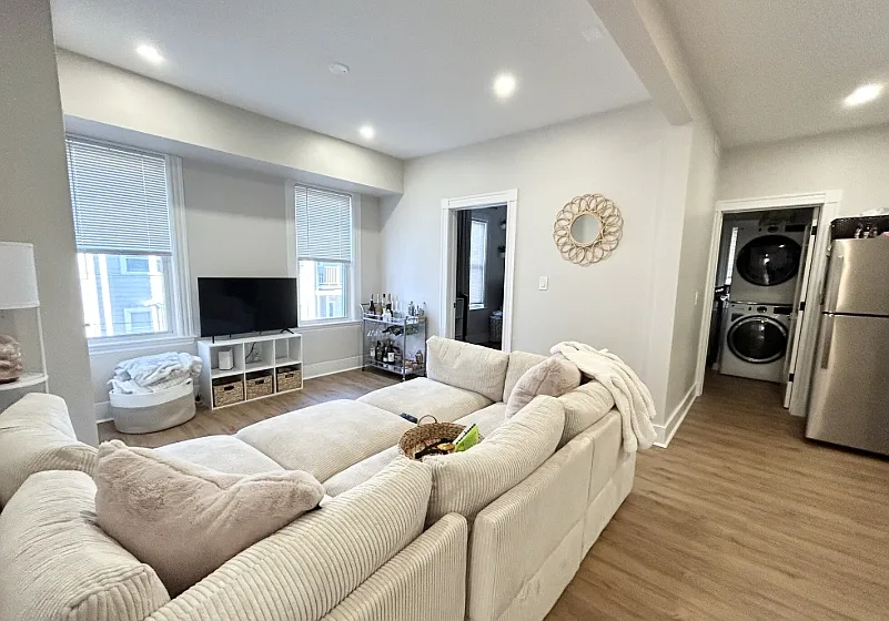 4 bed, 1.5 bath, 1245 sqft, $6,150 — Photo 3