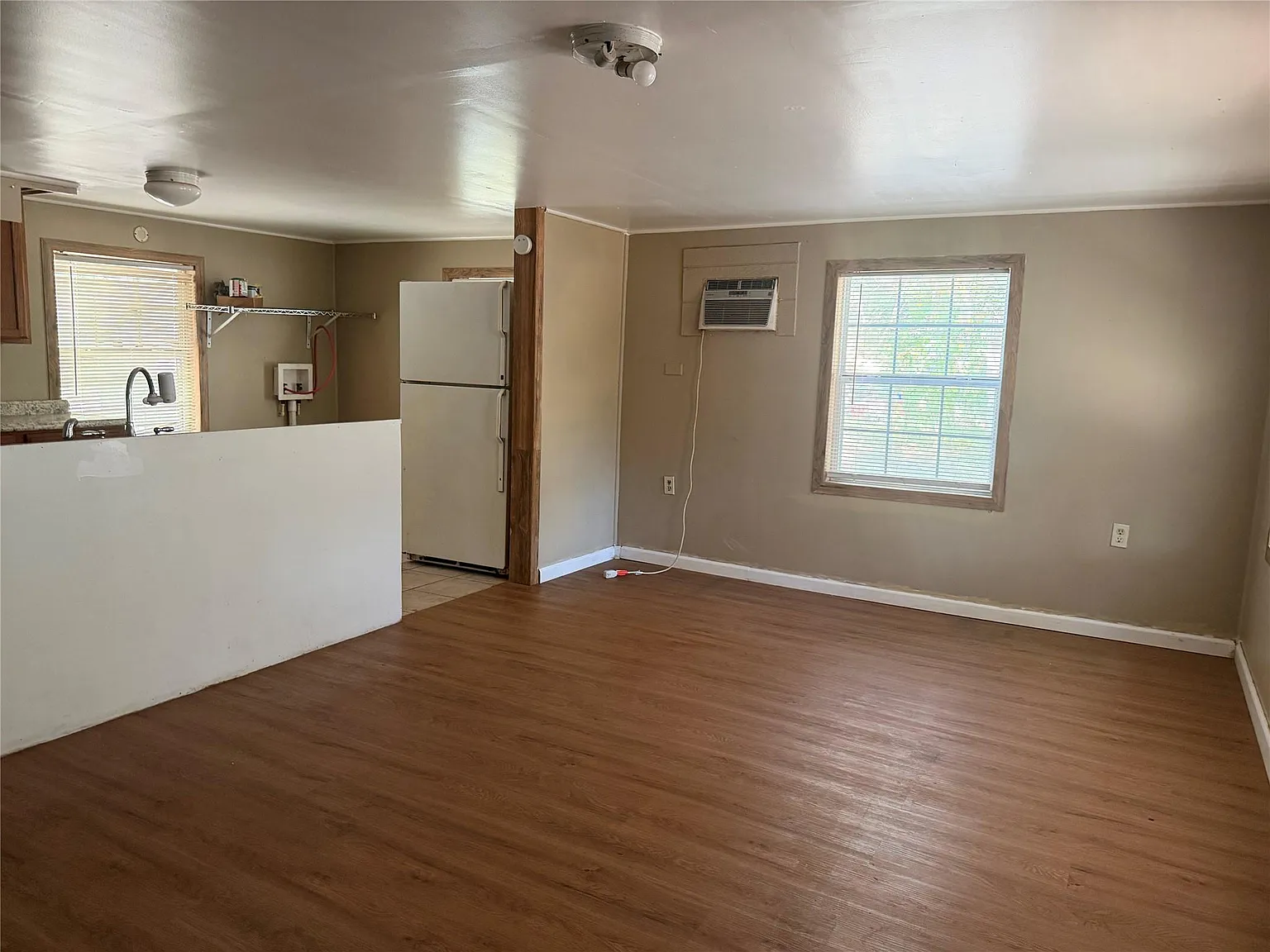 1 bed, 1.0 bath, 640 sqft, $950 — Photo 2