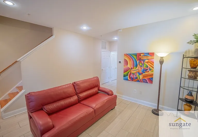 104 N Dallas St — Photo 4