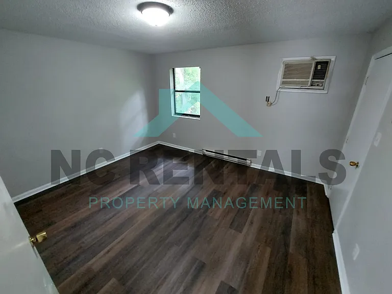 2401 Markwood Ln #E — Photo 6