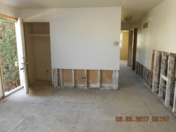 5th image of 19325 Oakwood Ave