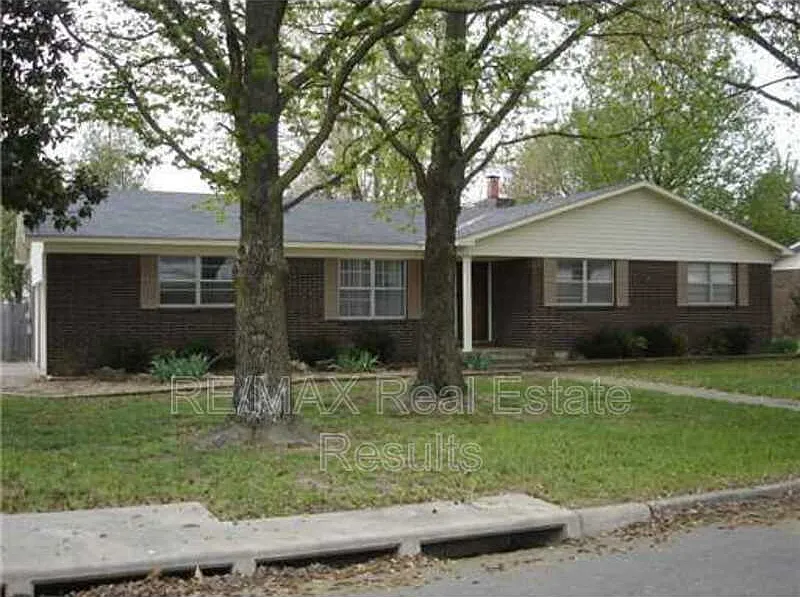 2406 SE 15th St