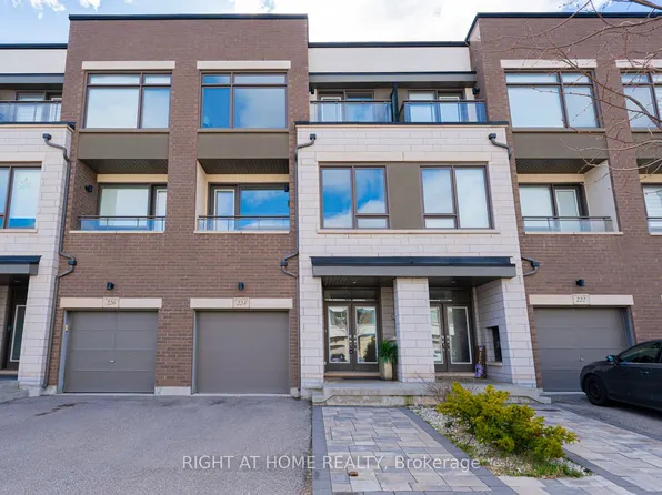 224 Wheat Boom Dr, Oakville, ON L6H 0P4