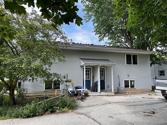 Rear off Hiawatha Street