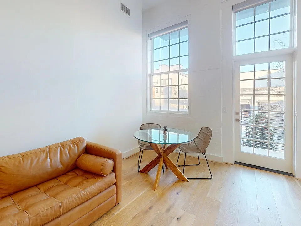 1324 E St SE #205