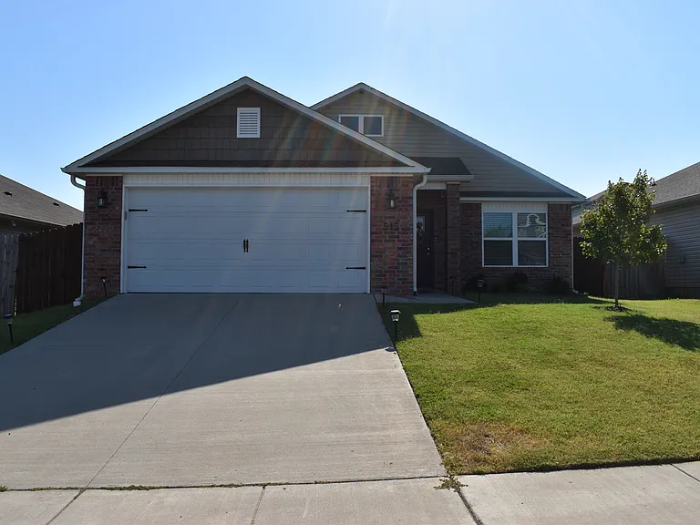 515 Ashwood St — Photo 1