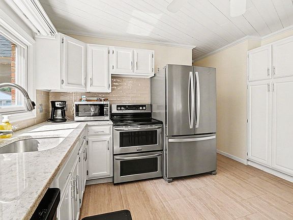2nd image of 311 N Reinberg Ave