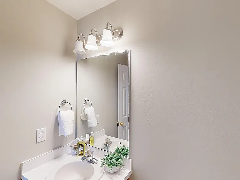 115 Stoneview Cir — Photo 7