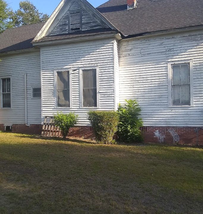 2nd image of 451 N Court St