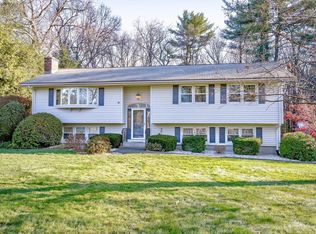 33 Briarcliff Dr, Westfield, MA 01085