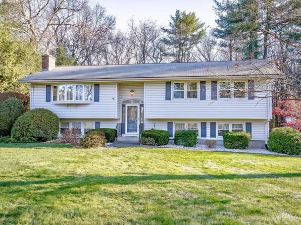 33 Briarcliff Dr, Westfield, MA 01085