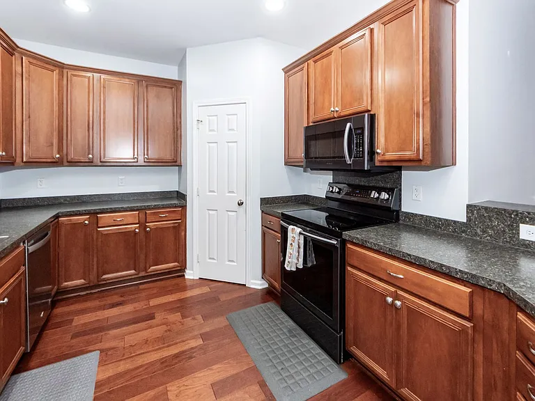 133 Diploma Dr — Photo 8