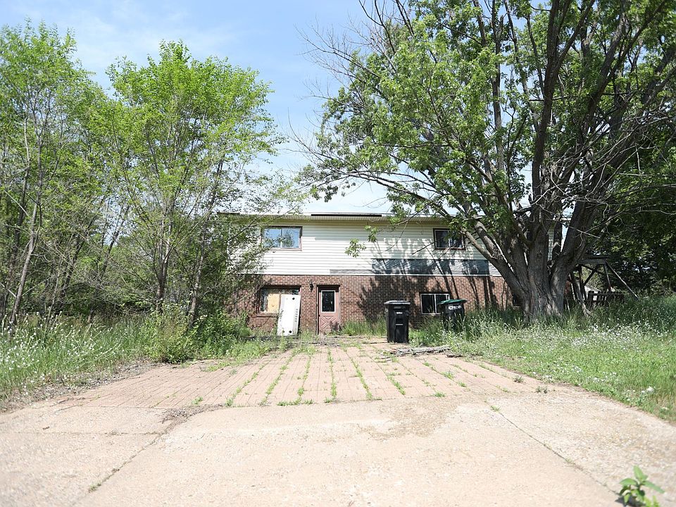 1st image of 701 9th St NE