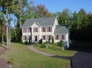 28 Chelsea Ct, Henniker, NH 03242