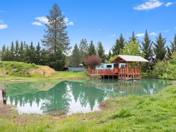 262 Barnes Way, Cave Junction, OR 97523