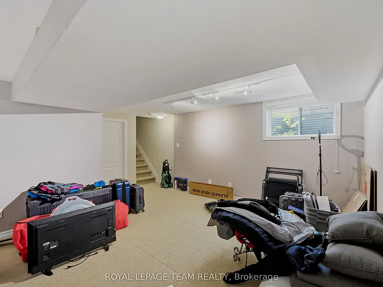 216 Horseshoe Cres — Photo 47