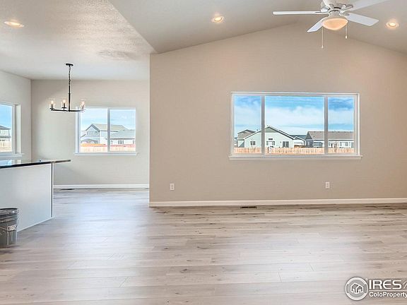 3rd image of 802 Little Leaf Dr