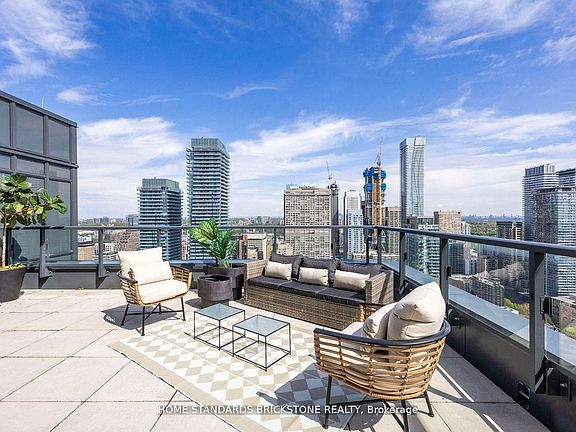 4th image of 955 Bay St #3907