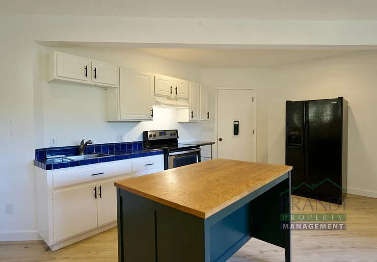 137 Maestro Rd — Photo 10